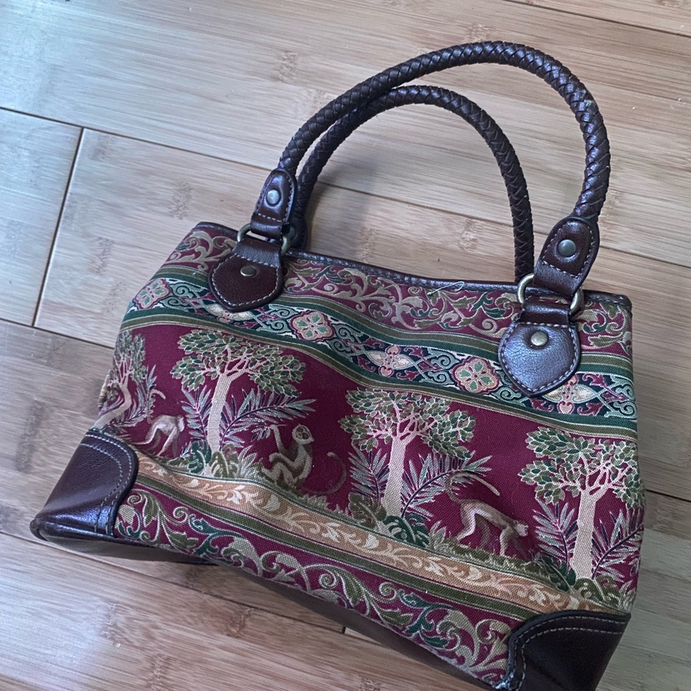 Elegant Tapestry Handbag
